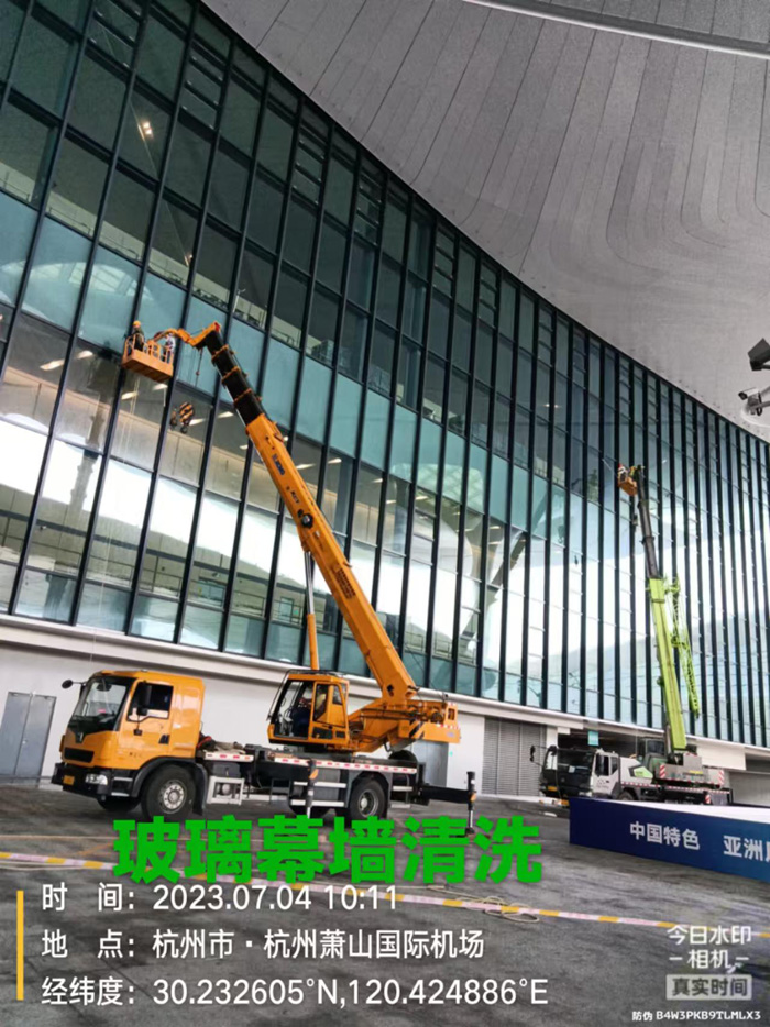 玻璃幕墙清洗